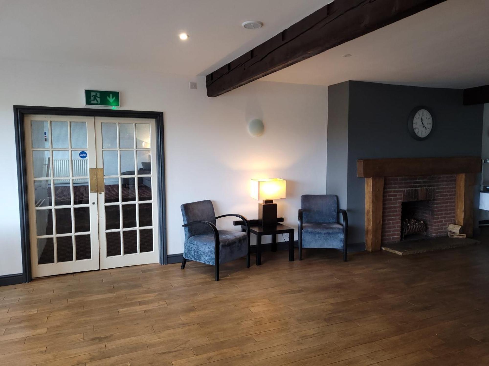 The White Horse Lodge Hotel Тирск Экстерьер фото